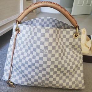 Louis Vuitton Artsy MM  *Authentic* with original receipt, bag, box, and tags!!